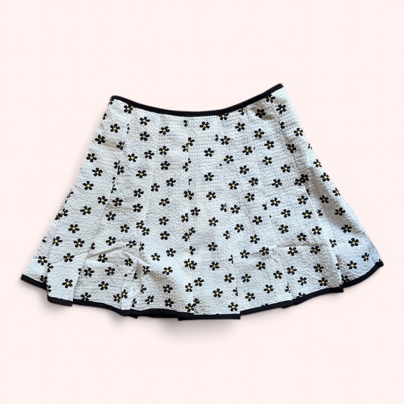 NWT For Love & Lemons Brenda Daisy Pleated Mini Skirt Size M Floral Summer - Picture 1 of 5